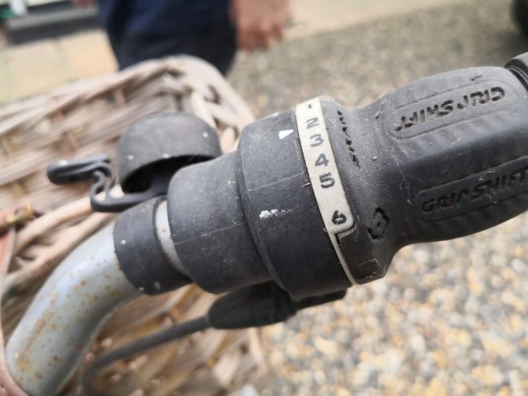 Ladies giant Cypress 18 speed bike