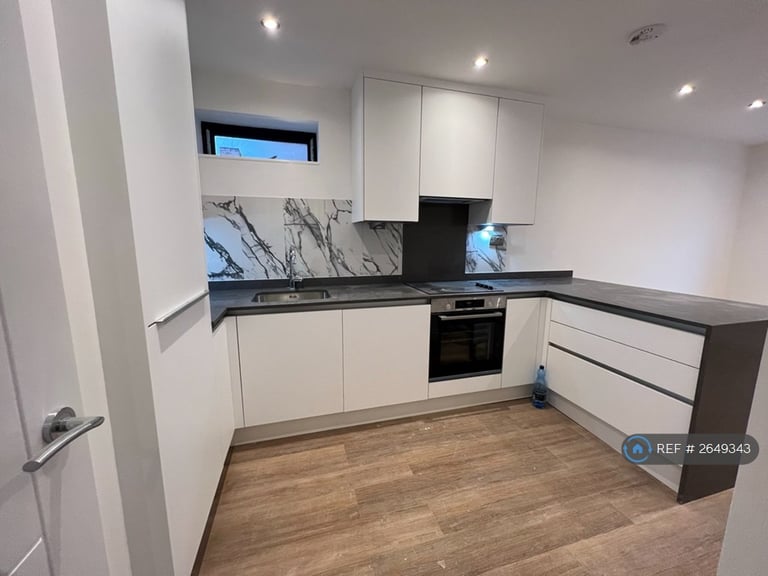 image for 1 bedroom flat in Cordwallis Road, Maidenhead, SL6 (1 bed) (#2649343)