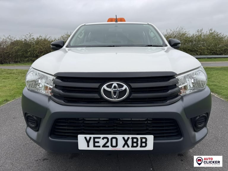 2020 Toyota Hilux 2.4 D-4D Active Pickup Extended Cab 4dr Diesel Manual 4WD Euro 6 (3.5t) (15 Pic...
