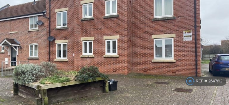 2 bedroom flat in Viscount Square, Bridgwater, TA6 (2 bed) (#2647612)