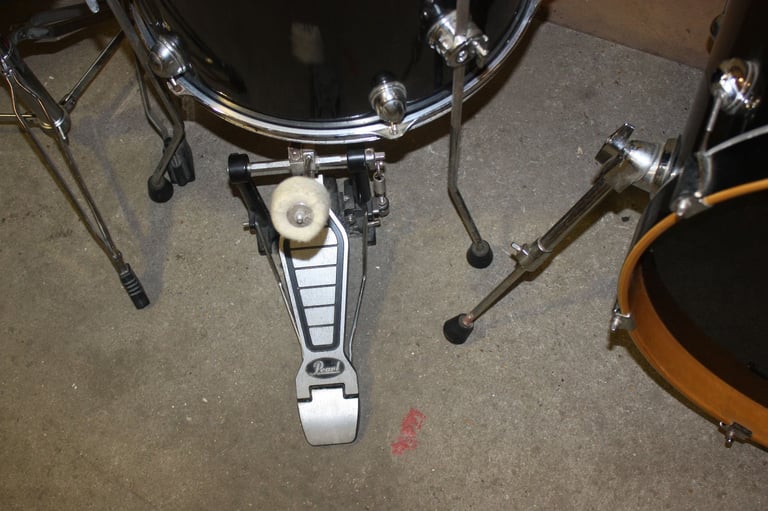 Pearl Target Series Black 5 Piece Refurbished Rock Drum Kit ~ 22in Bass + All Hardware ~ £350 ono