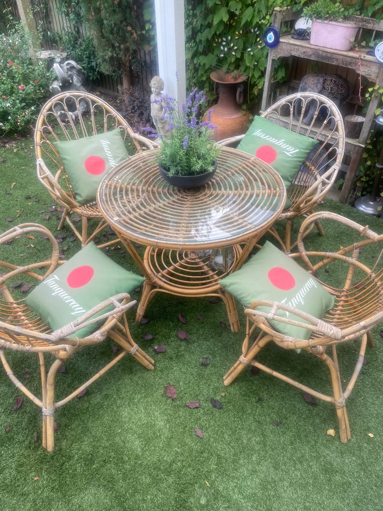 Whicker garden table and chair set