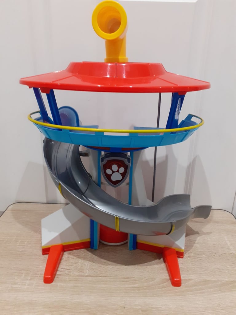 Paw Patrol Rescue Lookout Tower including 9 vehicles & figures