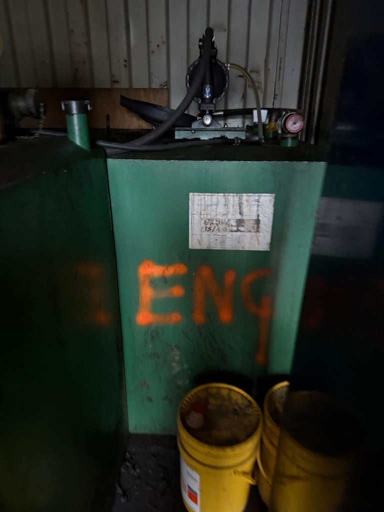Engine oil hydraulic oil and waste oil tanks in 20ft container 