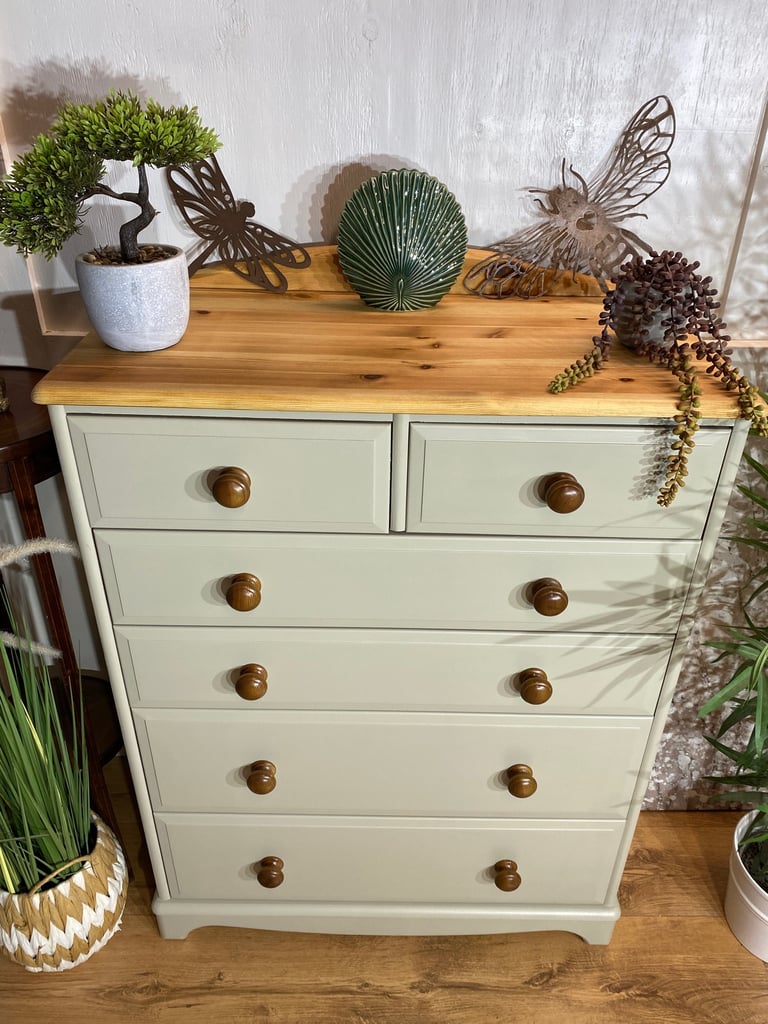 Pine Chest of drawers