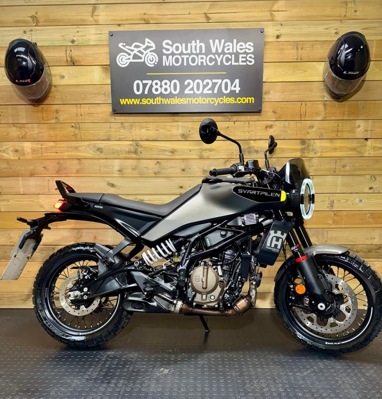 Husqvarna SVARTPILEN 125 / 2024 (upgraded) model / just 1999 miles 