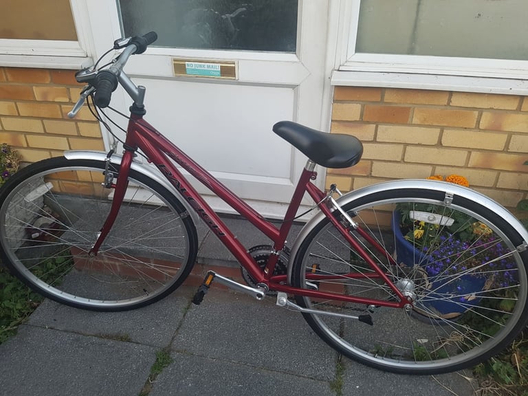 LADIES RALEIGH HYBRID BIKE 700c WHEEL BIKE 17" FRAME GOOD CONDITION