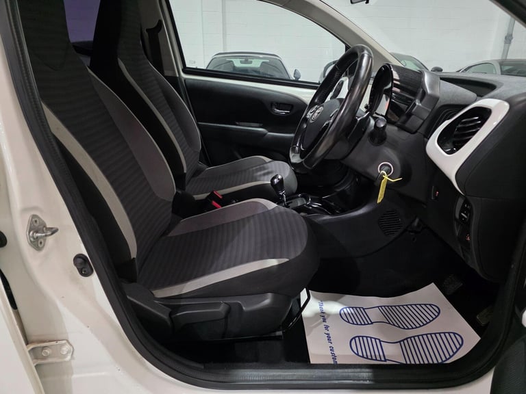 2015 Toyota AYGO 1.0 VVT-i x-pression x-wave x-shift Euro 5 5dr Euro 5 HATCHBACK Petrol Automatic