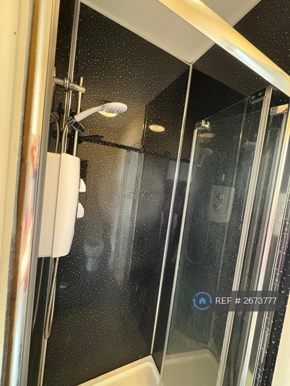 5 bedroom house in Chilwell Street, Nottingham, NG7 (5 bed) (#2673777)