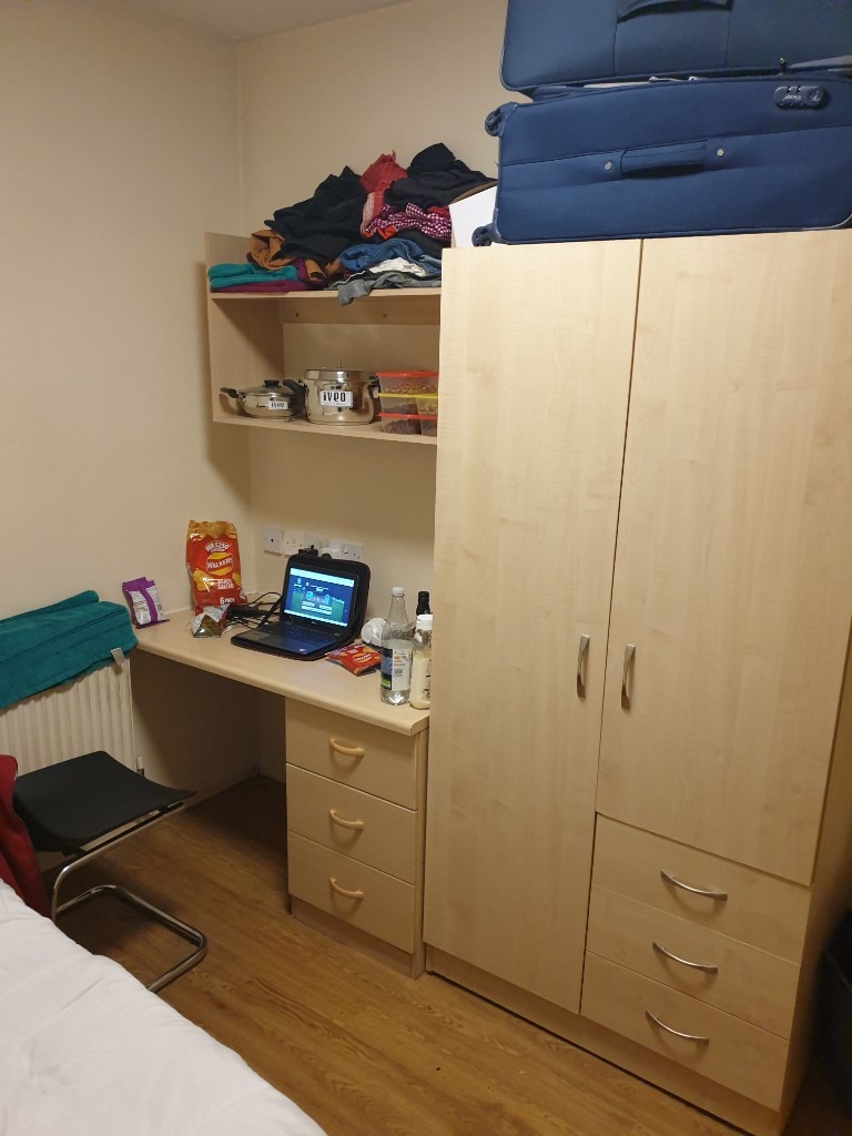 Single Student Room for GBP 80 per week (Urgent)