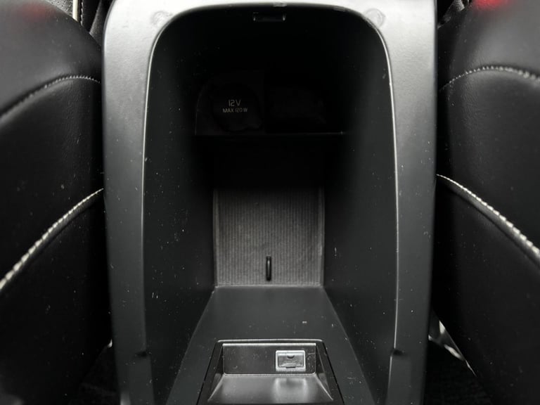 2015 15 VOLVO V40 1.6 D2 R-DESIGN LUX HATCHBACK 5DR DIESEL MANUAL EURO 5 (S/S) (