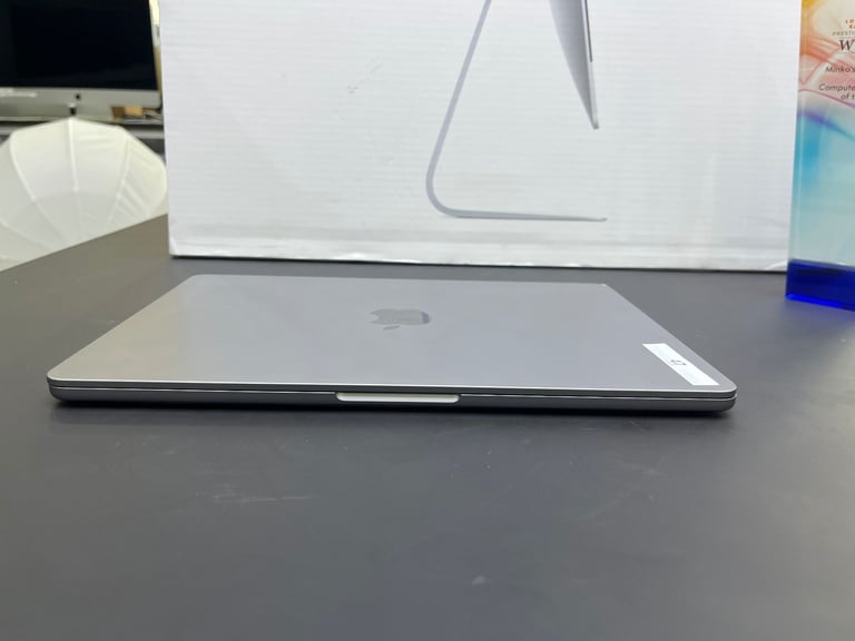 Apple MacBook Air M2 13'' 8GB Ram 256GB SSD Logic Pro 11 Final Cut Pro Adobe Warranty