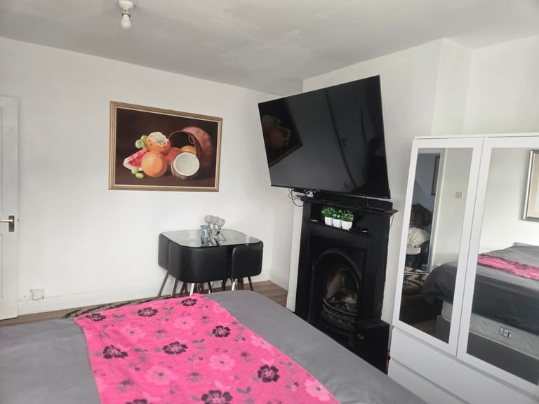 1 bedroom groundfloor flat with garden, 8 month contract only end of May2026