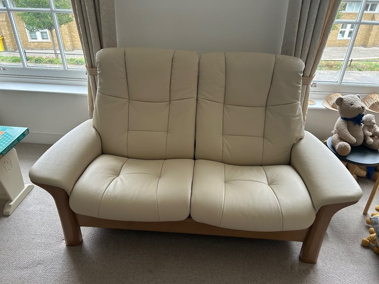 Stresses buckingham high 2 seat sofa & 2 medium recliners with foot stalls