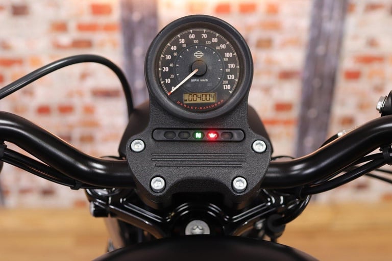 **DEPOSIT TAKEN** 2015 HARLEY XL 883 N SPORTSTER IRON - 4,004 MILES - 1 OWNER