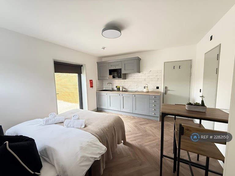 Studio flat in Anerley Road, London, SE20 (#2282150)