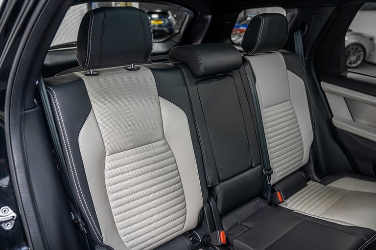 2024 Land Rover Discovery Sport P300e Dynamic HSE SUV HYBRID Automatic