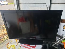 TOSHIBA 40 incH TV WITH 3 HDMI PORTS ETC COLLECTION E10 5QN
