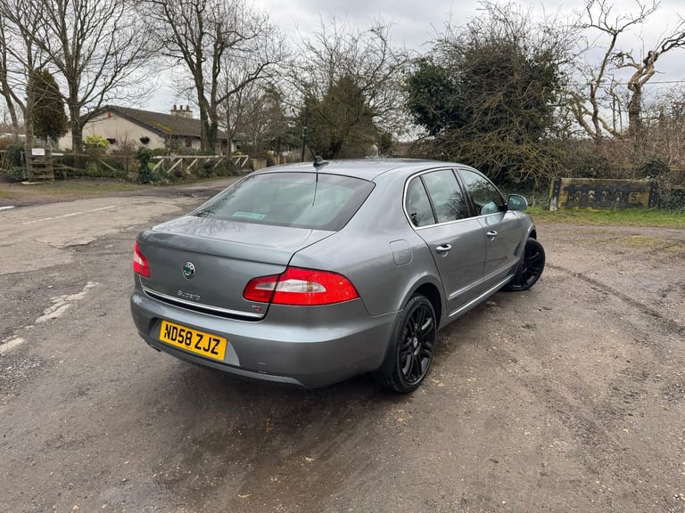2058 Skoda Superb 2.0 CRTDi Elegance 2Dr Saloon £3699