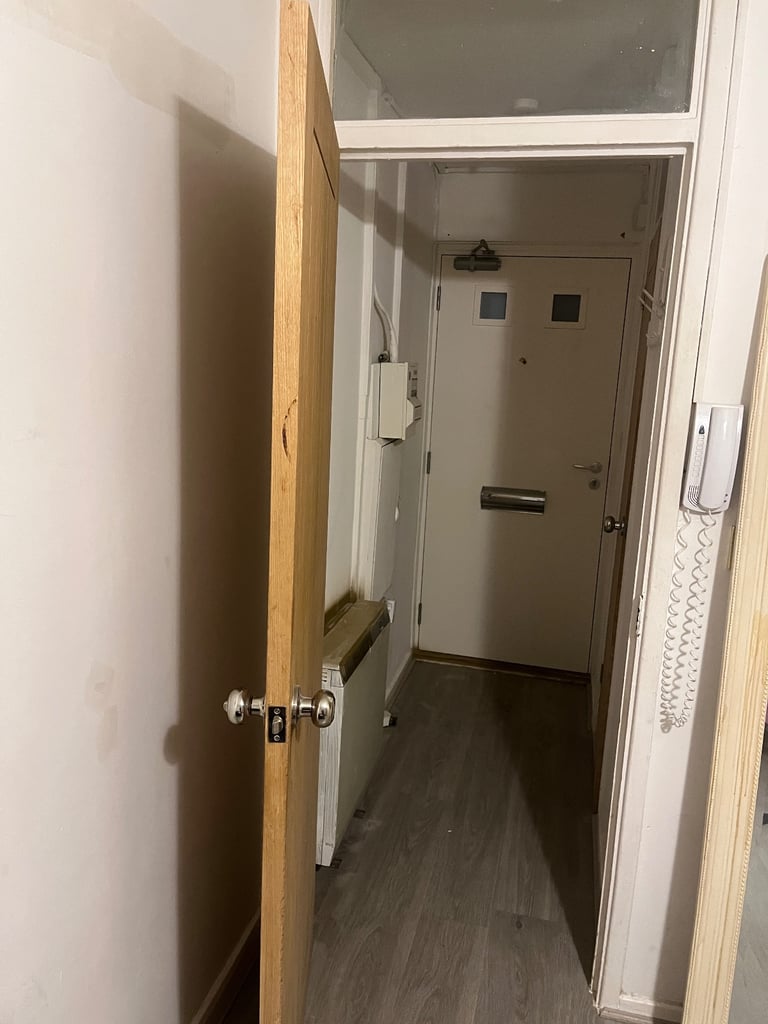 I bed studio council flat in Hainault 