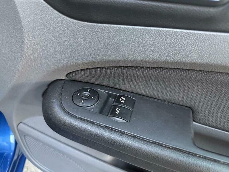 2009 Ford Focus 1.6 Zetec 5dr Petrol Manual - Image 14