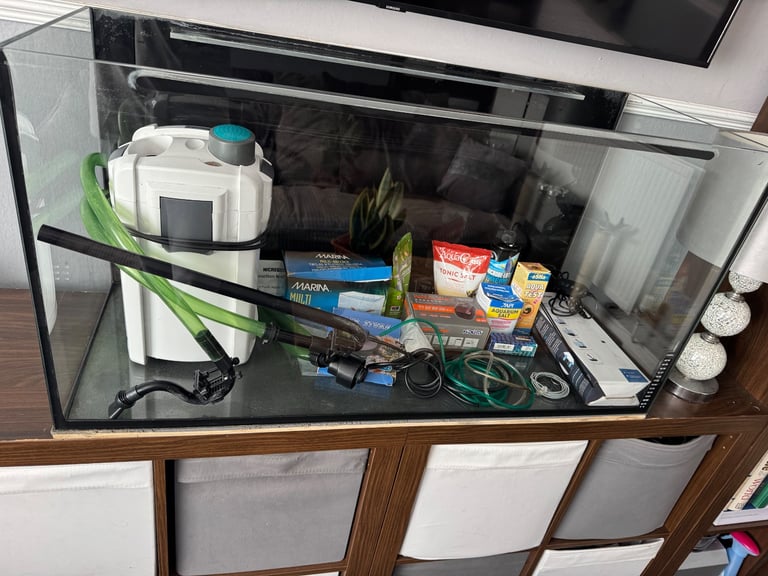 200L fish tank aquarium with filter, light and more