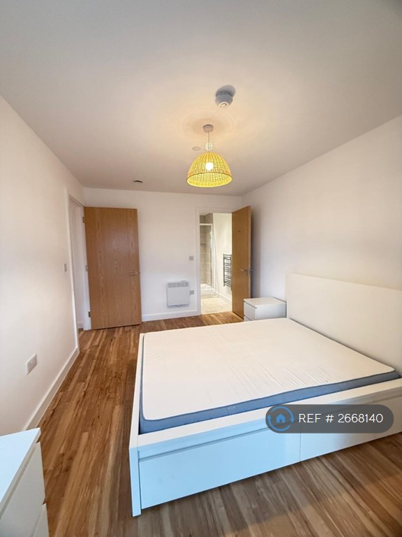 2 bedroom flat in Michigan Point Tower D, Salford, M50 (2 bed) (#2668140)