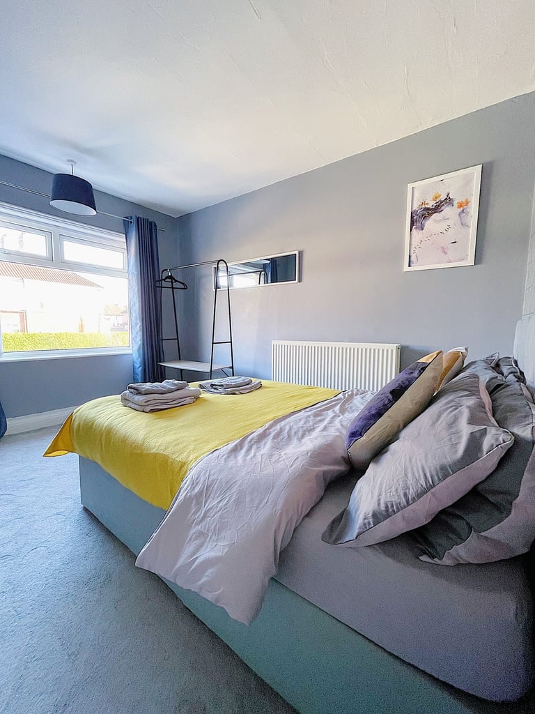 A spacious double room in a professional 3 bed share house 