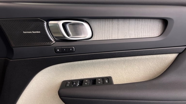 2024 Volvo XC40 Ultra, B3 Mild hybrid, Petrol, Bright (Blond Leather, Panoramic Sunroof) Estate P...