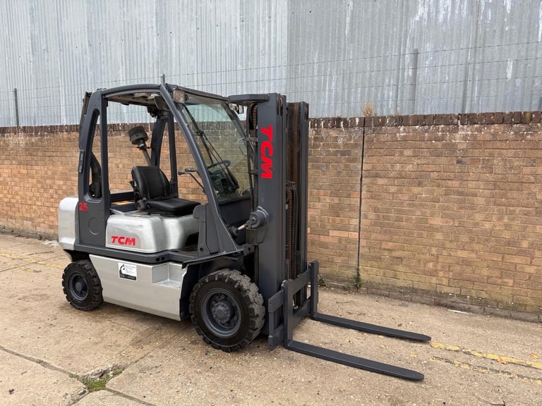 2017 TCM 2.5t diesel forklift, container spec triple mast 