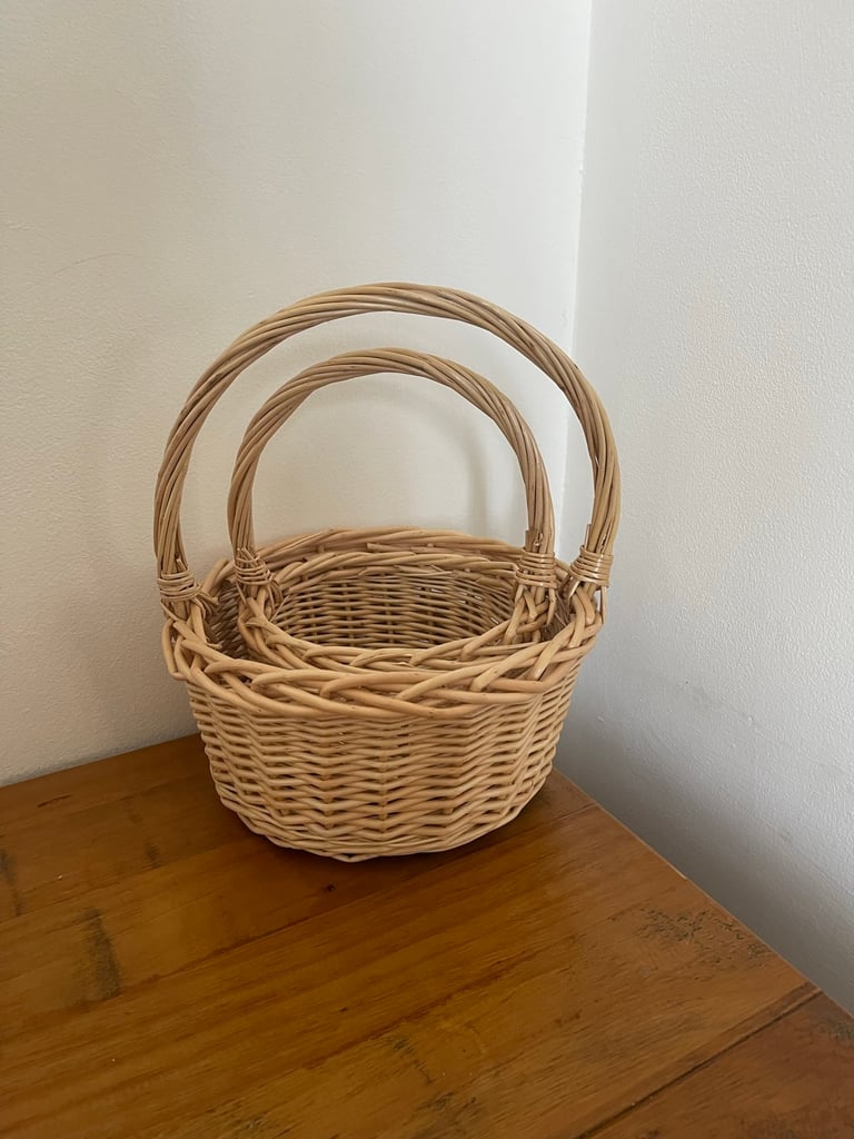 Wicker baskets for wedding 