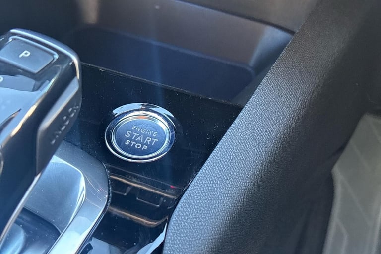  Peugeot 3008 SUV Hybrid 1.6 13.2kwh Gt Premium Suv 5dr Petrol Plug In Hybrid E