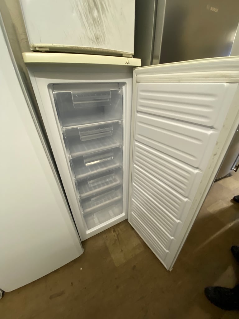📞WHITE CURRYS 5.5FT FREESTANDING FREEZER