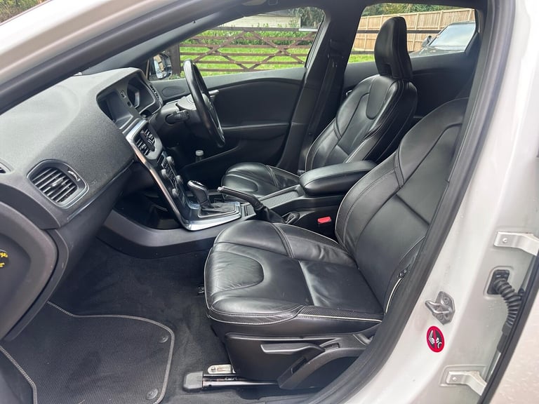 2015 Volvo V40 1.6 D2 R-Design Lux Powershift Euro 5 (s/s) 5dr HATCHBACK Diesel Automatic
