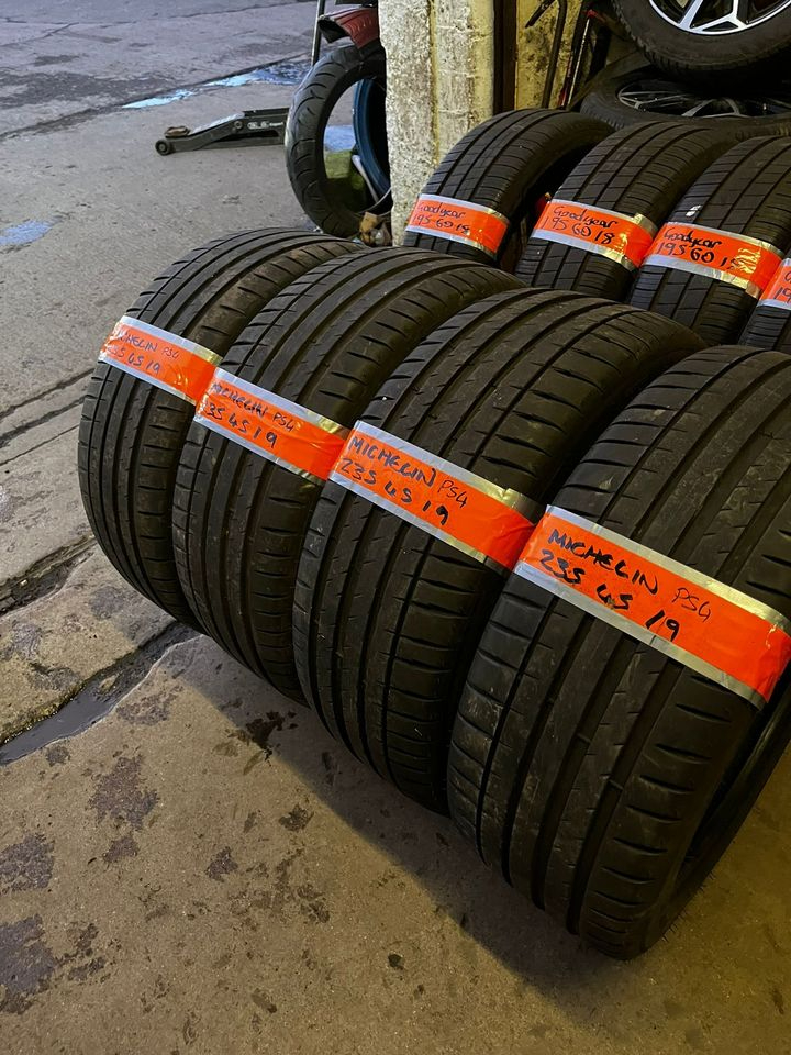  235 45 19 Michelin PS4'tyres full matching set like new Only £180 fitted and balanced open 7 days