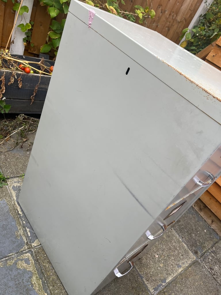 METAL 3 DOOR FILING CABINET WITH SOME FILES