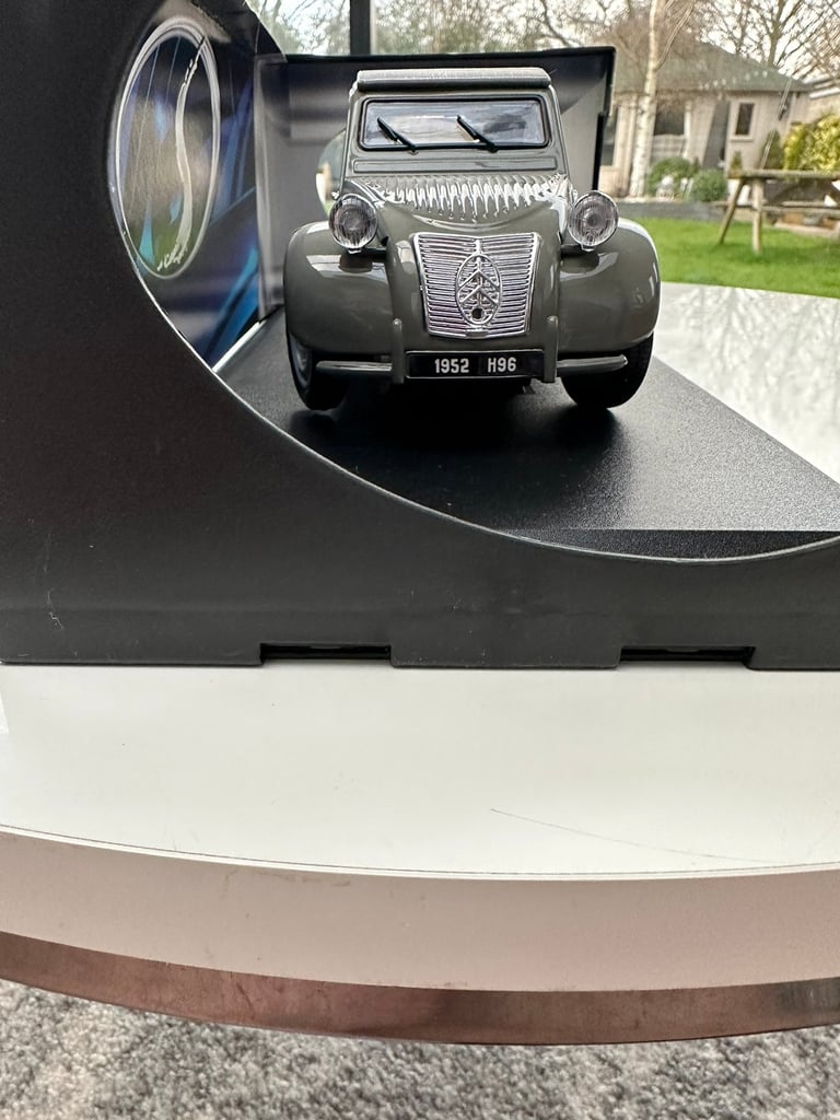 1/18 SPECIAL EDITION CITROEN 2CV GREY die cast model car maisto/burago