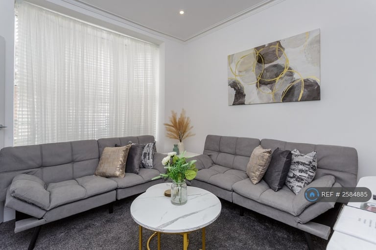 3 bedroom house in Henderson Road, Southsea, PO4 (3 bed) (#2584885)