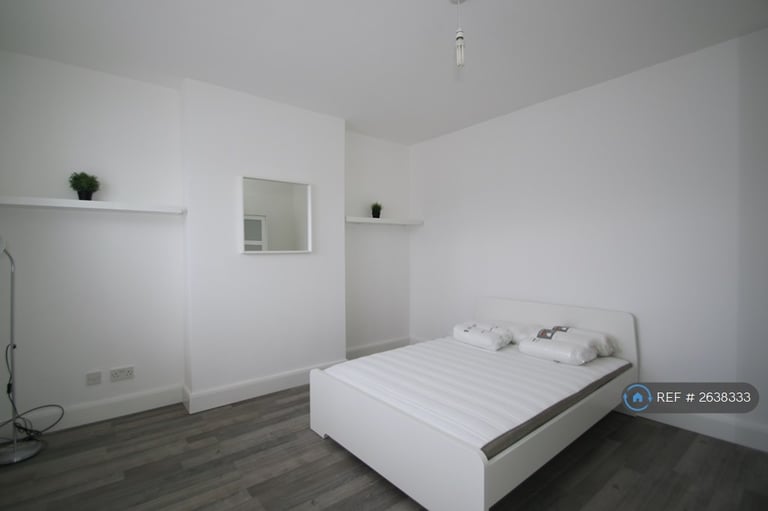 2 bedroom flat in Village Way East, Harrow, HA2 (2 bed) (#2638333)