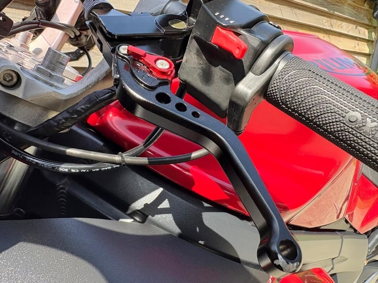 2007 / 07 Triumph Sprint 1050 £1900 Red 42803 miles.