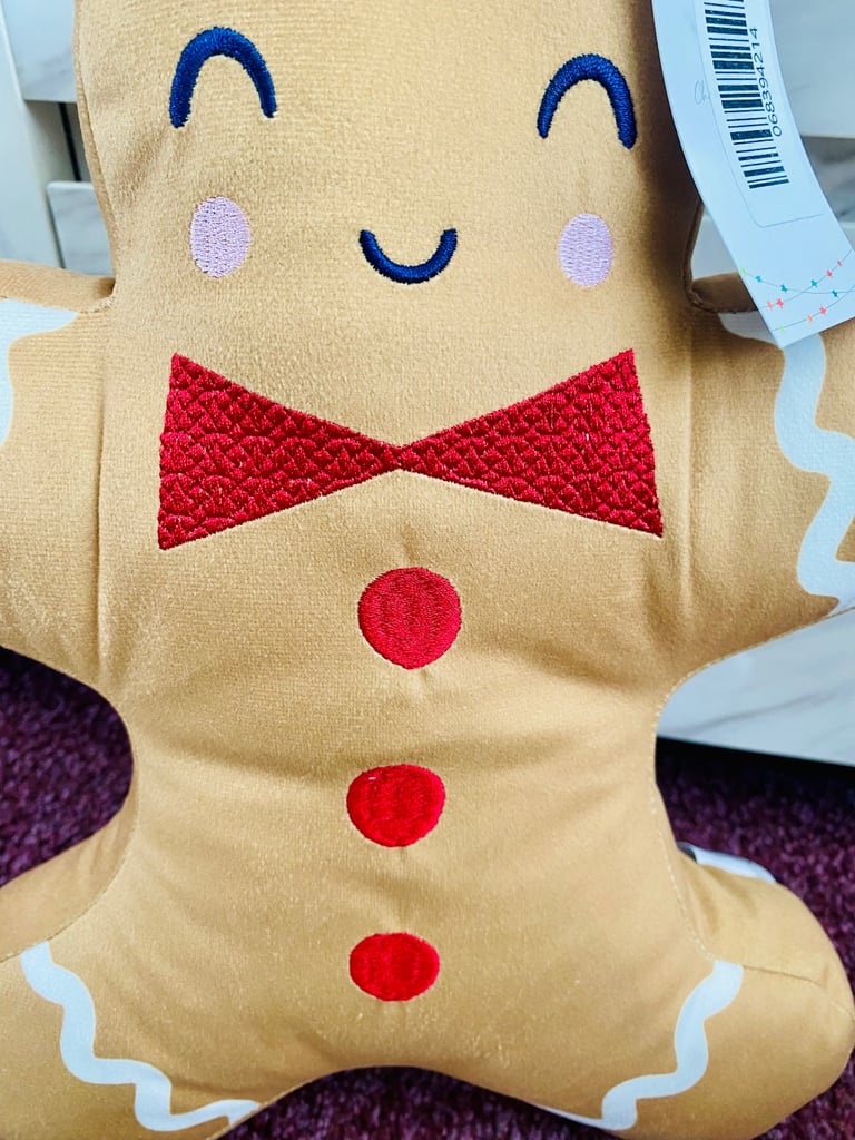 New pair of gingerbread men cushions 