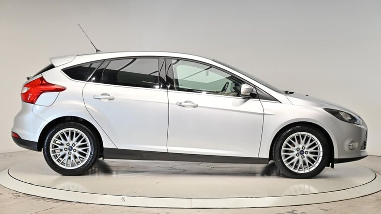 2014 Ford Focus 1.6 TDCi Zetec Euro 5 (s/s) 5dr HATCHBACK Diesel Manual