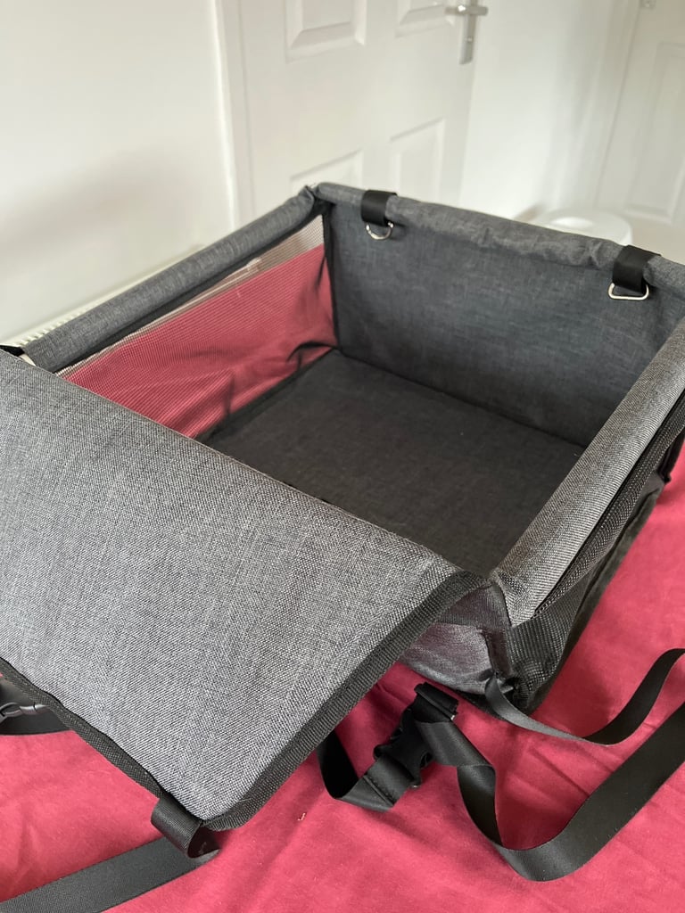 Small/small medium dog/puppy carrier for car
