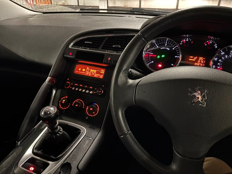 Peugeot, 3008, Hatchback, 2012, Manual, 1560 (cc), 5 doors