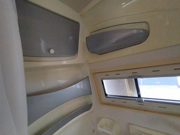 Trigano Tribute 2 berth 3 seat belts DIESEL MANUAL 2004/53