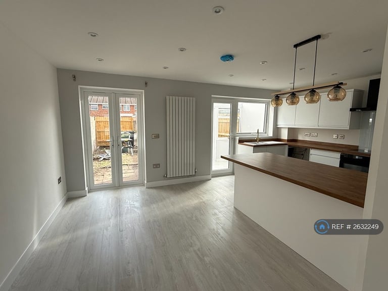 3 bedroom house in Larchgrove Walk, Weston-Super-Mare, BS22 (3 bed) (#2632249)