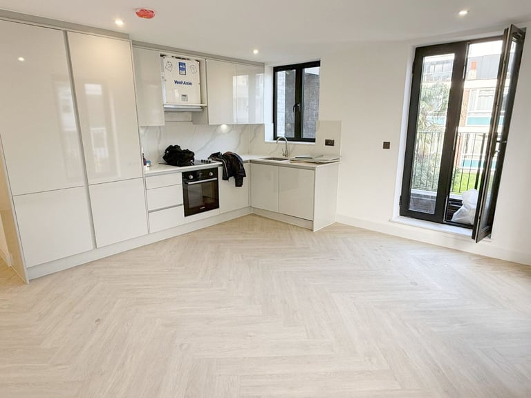 Spacious 3 Bed First Floor Flat to Rent, Balvinder Apartments, Barnabas Road, Hackney E9