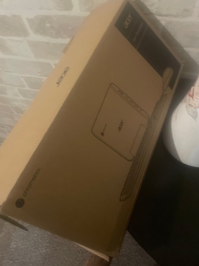 Acer Chromebox with all the accessories 