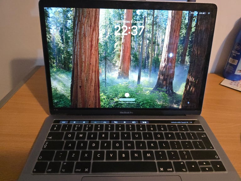MacBook Pro 2019, 13.3 - inch, i5 processor