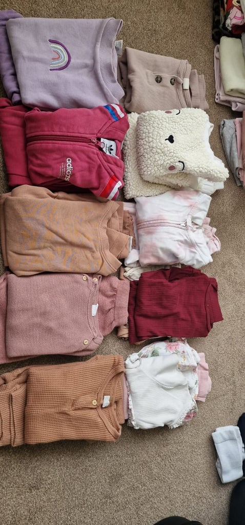 Free Kids clother & tupperware 3 - 4 year old